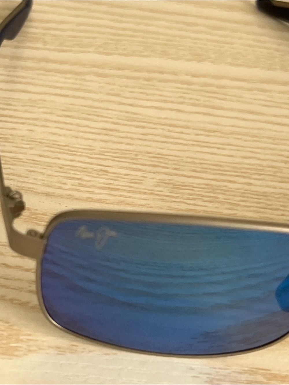 Maui Jim Titanium Frame Sunglasses with Blue Mirrored Lenses Unisex - Picture 5 of 10